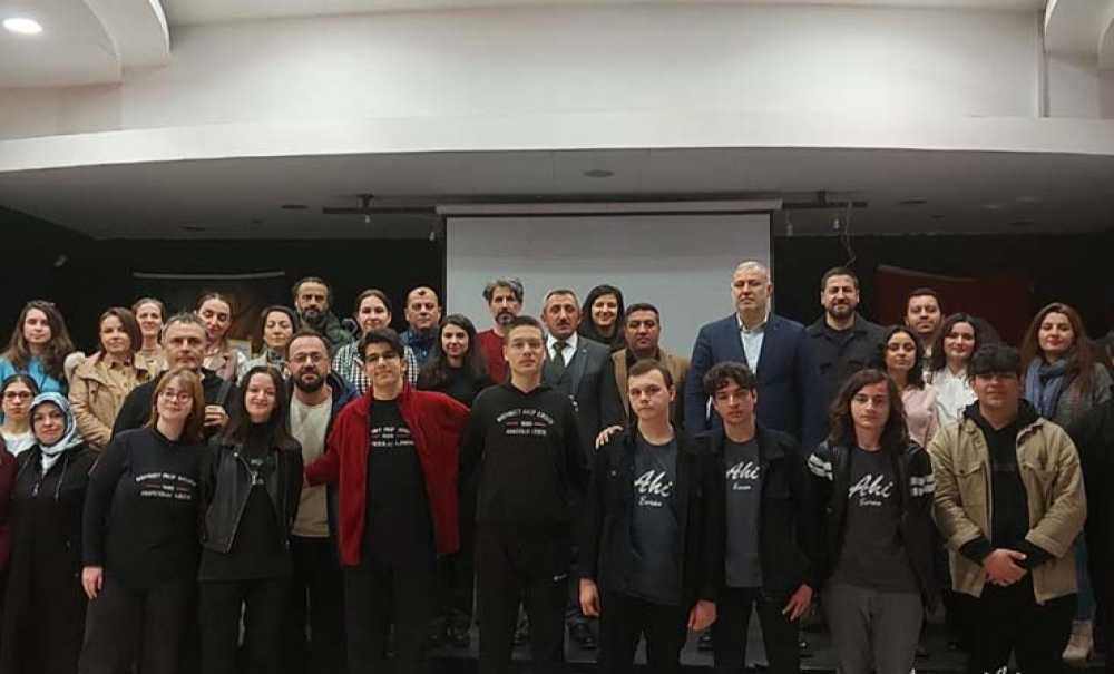 Münazara Yarışmasını Mehmet Akif Ersoy Lisesi Kazandı