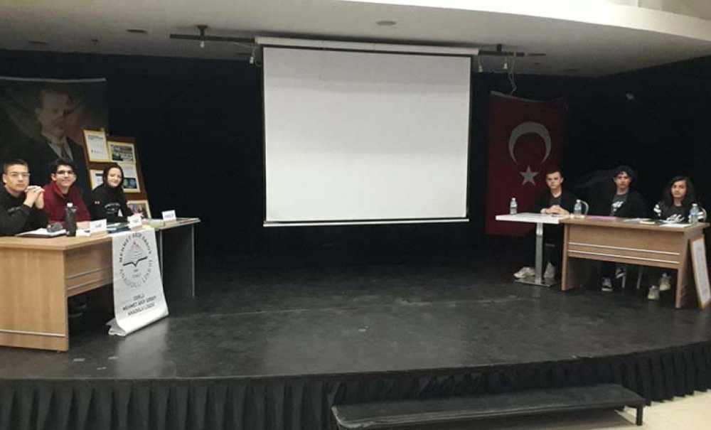Münazara Yarışmasını Mehmet Akif Ersoy Lisesi Kazandı