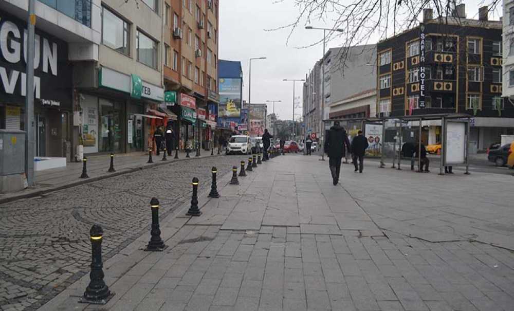 Saray Caddesi'nde Dubalar Yenilendi