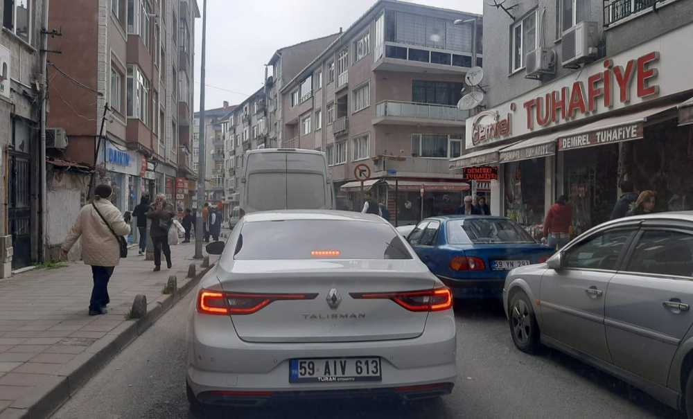 Yük Boşaltmak Trafiği Aksatıyor