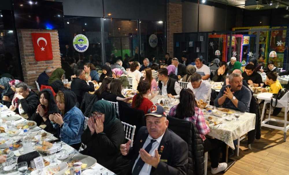 Başkan Yüksel Şehit Aileleri Ve Gaziler Onuruna Verilen İftara Katıldı
