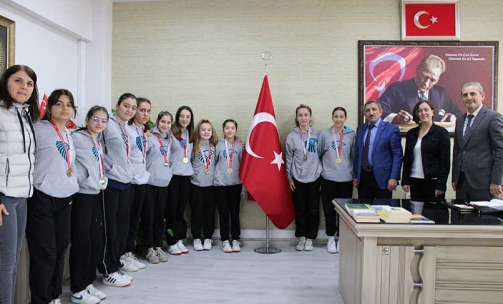 Şahinler Ortaokulu Voleybol Takımı Türkiye Finallerinde
