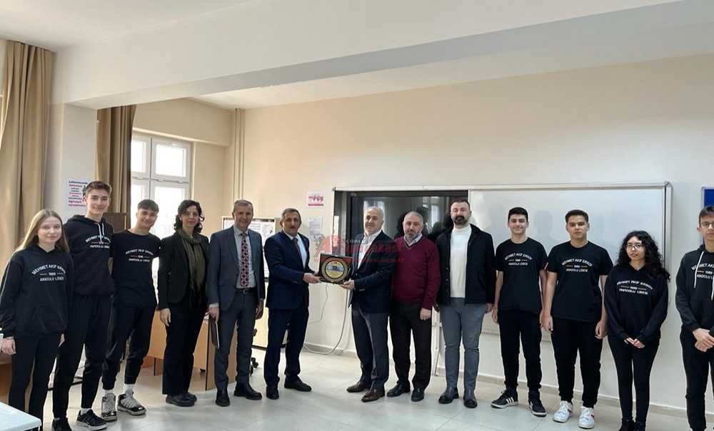 Müdür Erdoğan'dan Hayırsevere Teşekkür Plaketi