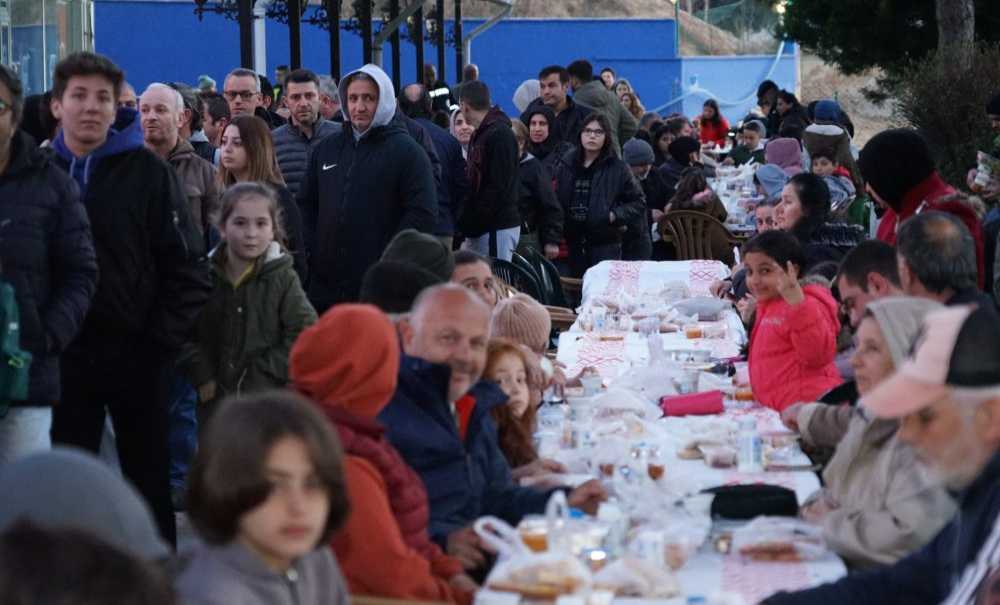 Velimeşe'de Sevgi Sofrasına Yoğun İlgi