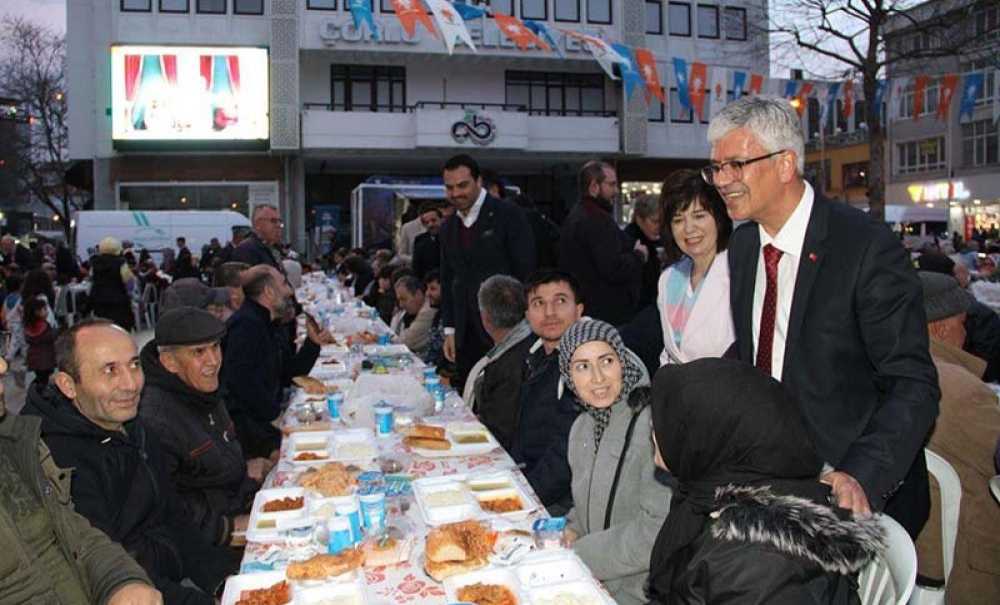 Ak Parti'den 3 Bin Kişilik İftar
