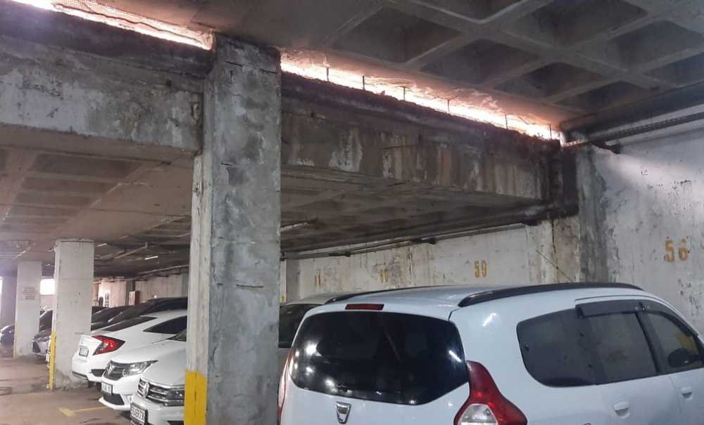 Büyükşehirin Otoparkı Dökülüyor