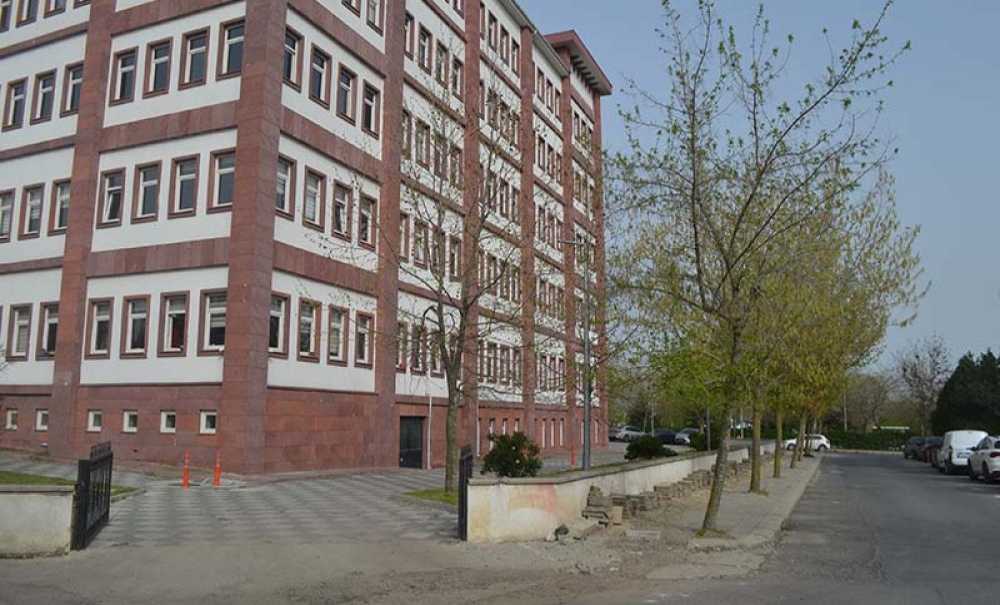 Kaldırımlar Günlerdir Yapılmayı Bekliyor