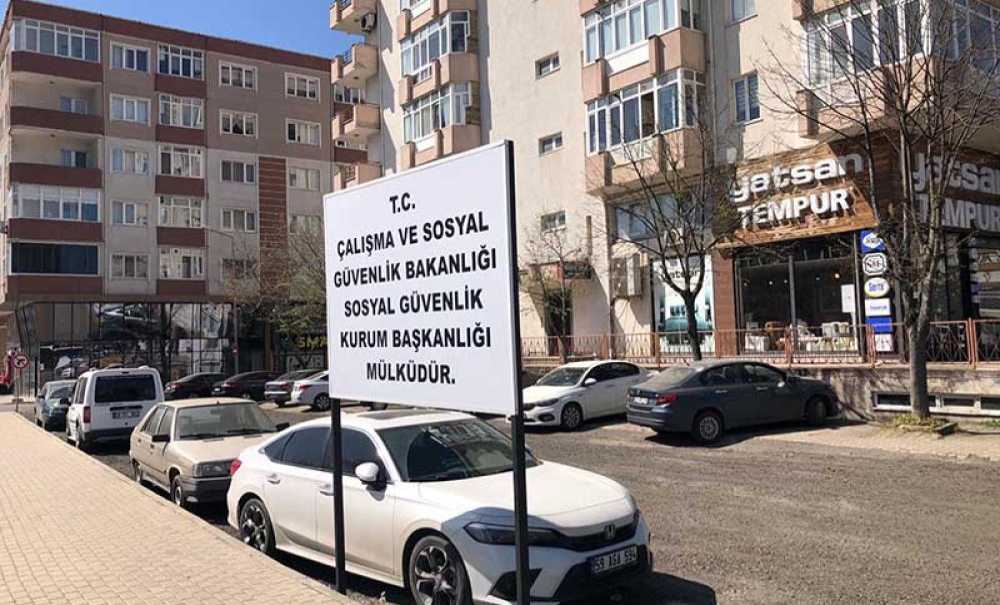 Tartışma Yaratan Yere Tabela Yine Dikildi