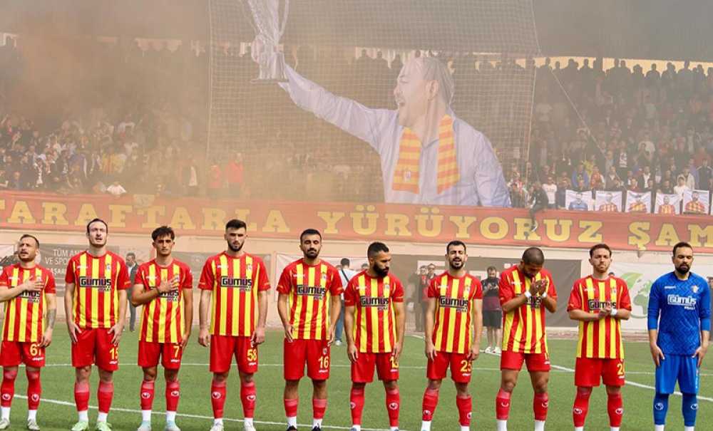 Asi Şimşeklerin Hazırladığı Görsel Şov Büyüledi