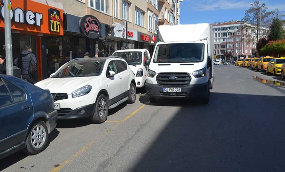 Cadde Trafiği Olumsuz Etkileniyor