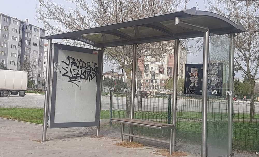 Duraklara Yazı Yazılmasına Tepki