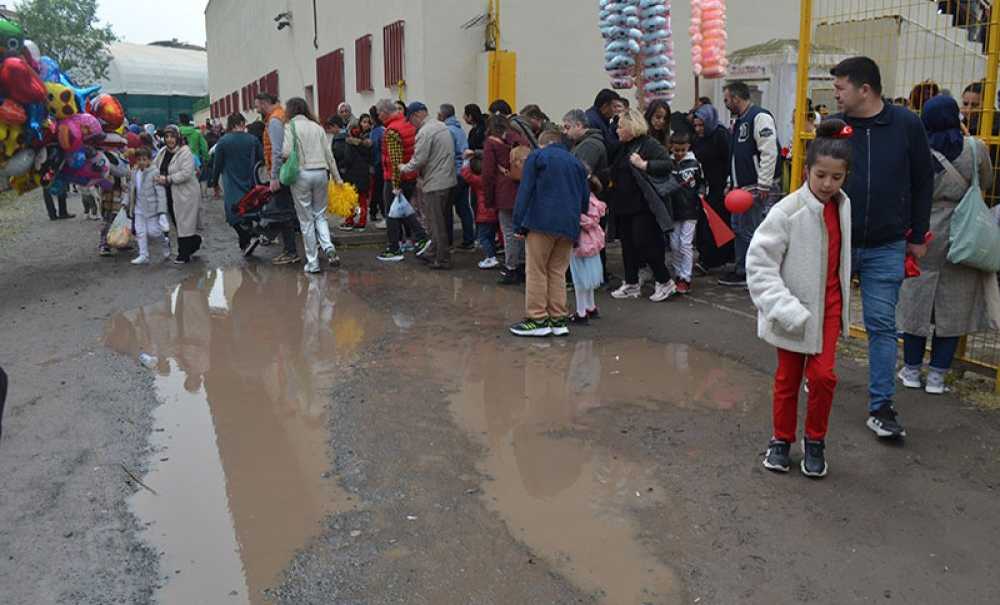 23 Nisan Kutlamalarına Yakışmayan Görüntü