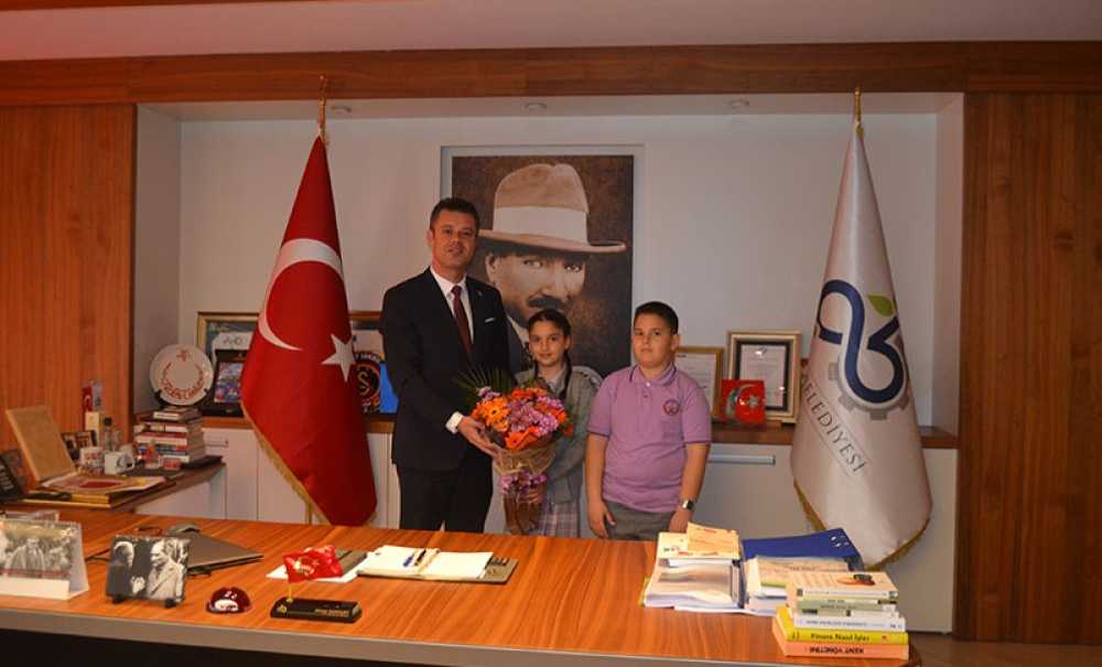 Geleceğin Teminatı Çocuklar Koltuklara Oturdu