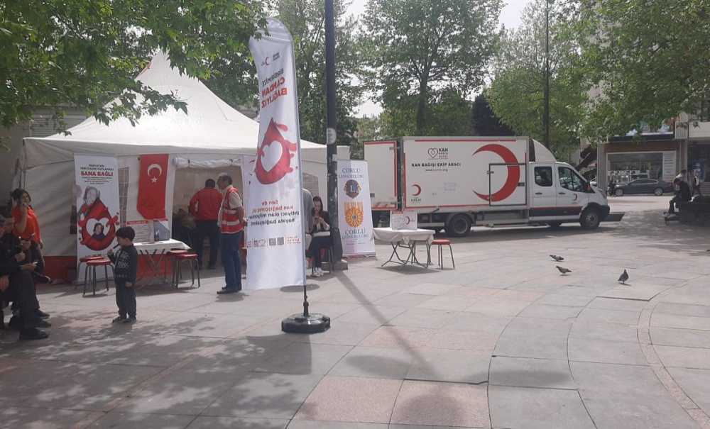 Kızılay Kan Toplamaya Devam Ediyor