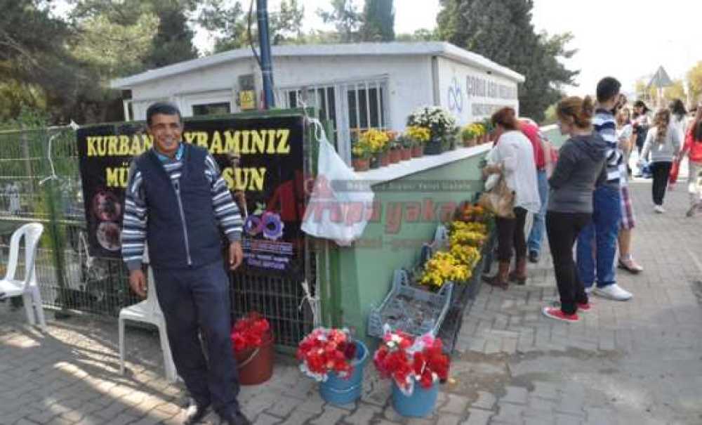 Bayramda Mezarlıklara Ziyaretçi Akını