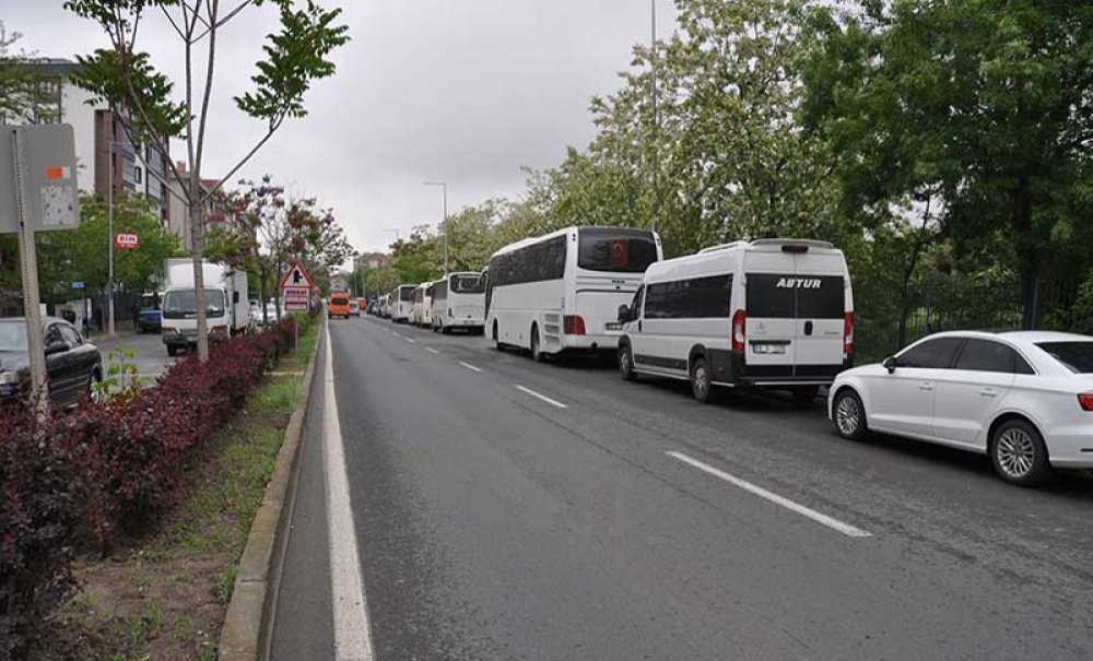 Atatürk Bulvarı Otopark Gibi Kullanılıyor!
