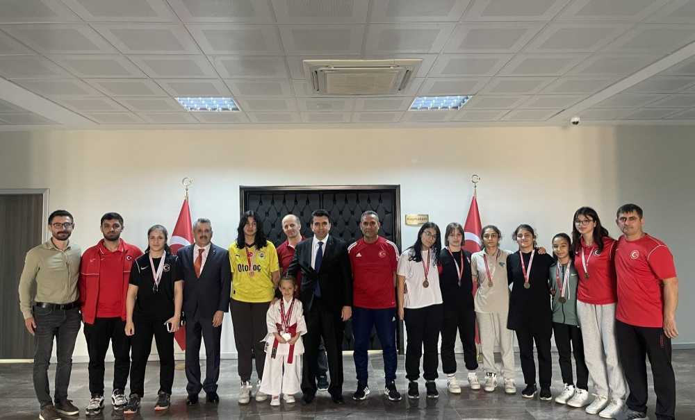 Başarılır Sporcular Kaymakam Eren'i Ziyaret Etti