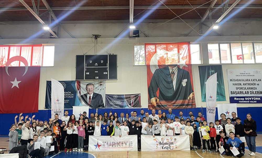 Kaymakam Eren Kapalı Spor Salonunu Ziyaret Etti