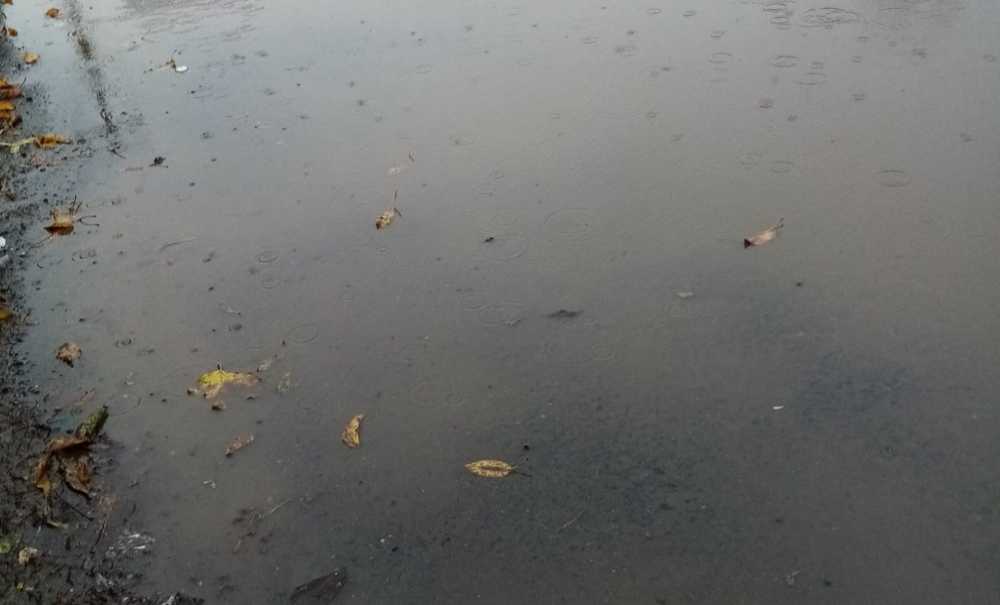 Yağmur Yağdı Yollar Yine Göle Döndü