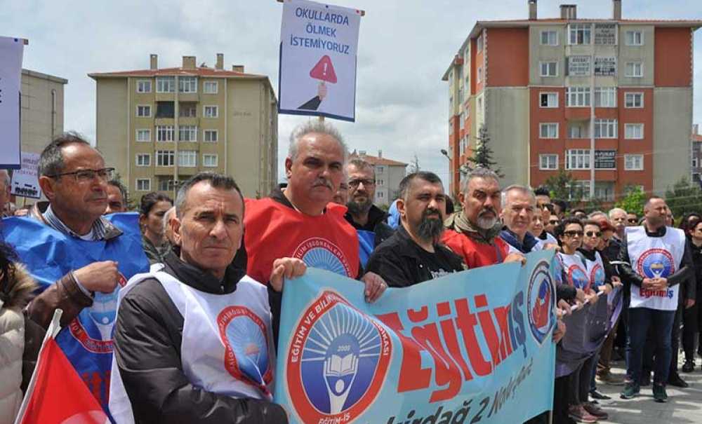 Öğretmenler Ayakta!