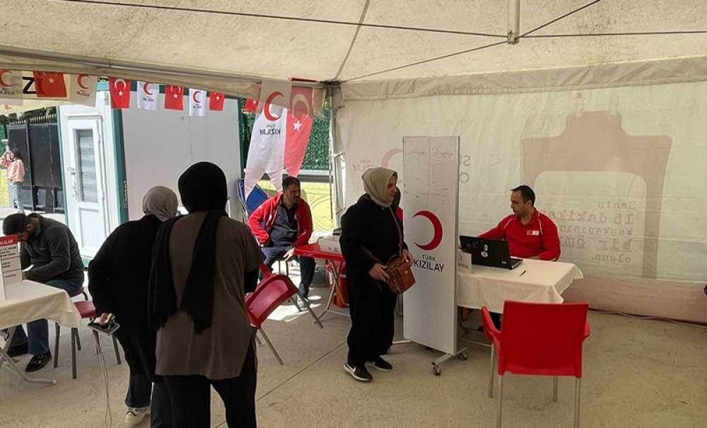 Kızılay Okulda Kan Topladı