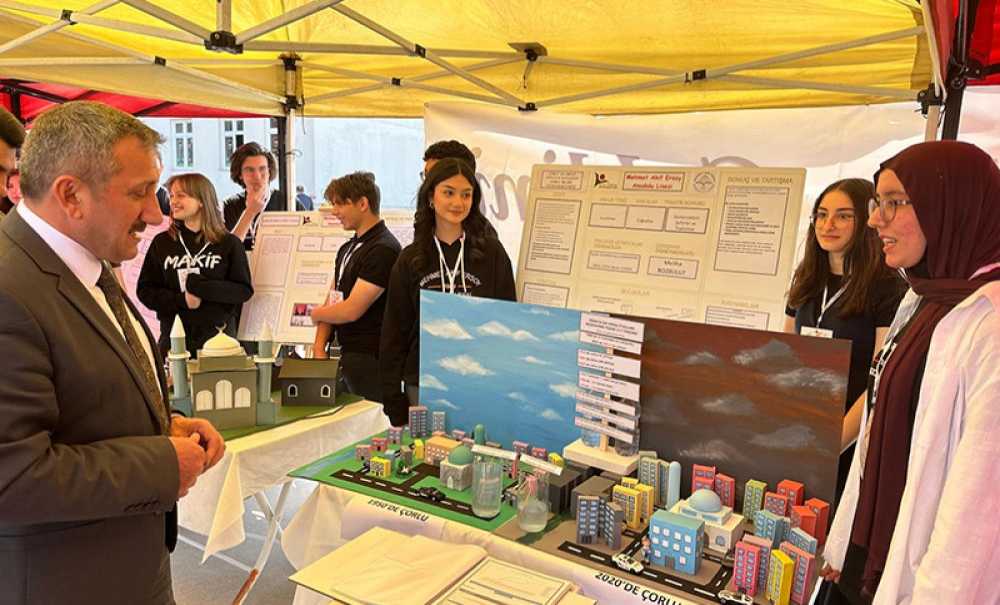 Anadolu Lisesi'nde Bilim Fuarı Düzenlendi