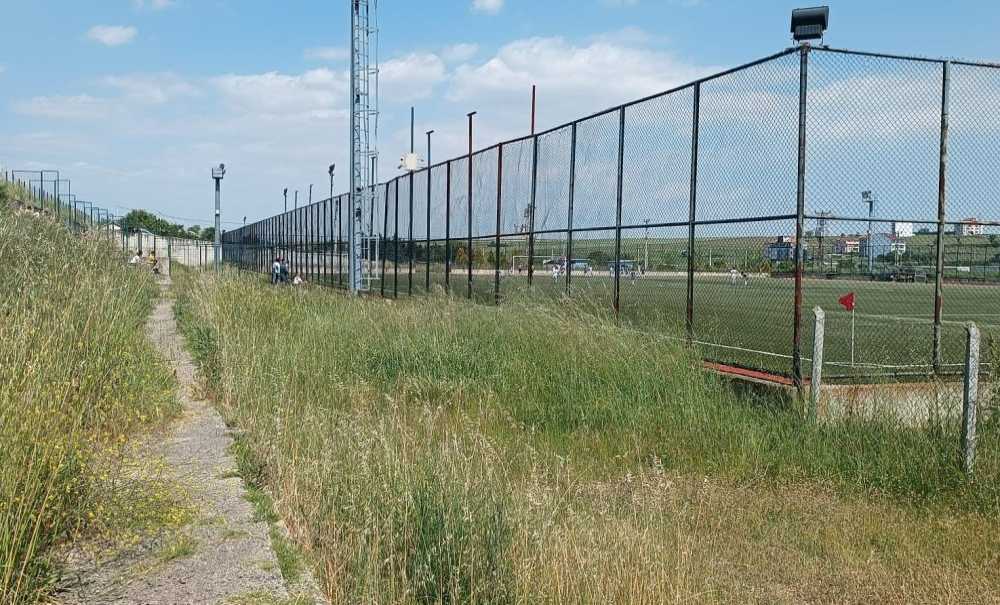 Sporcular Ve Velileri İsyan Etti, “Böyle Saha Olmaz”