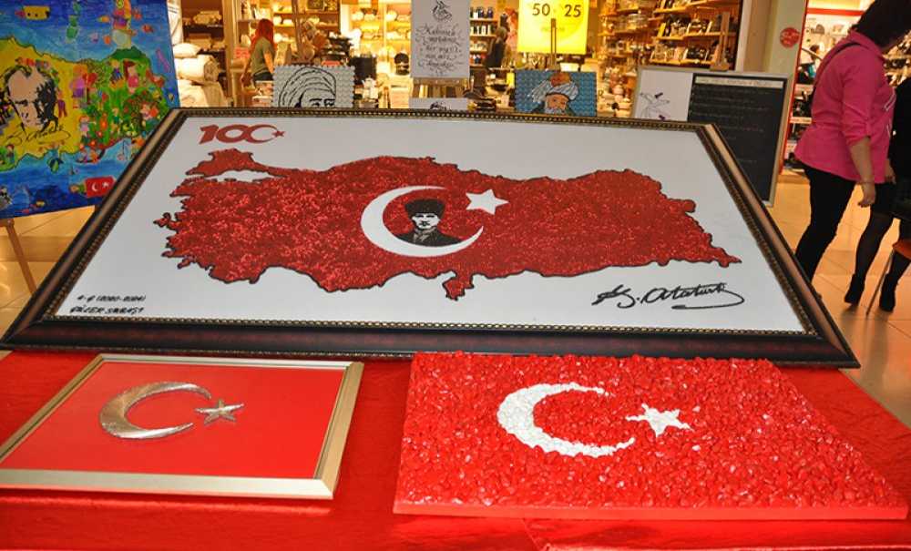 ‘Sevgi Temalı' Sergi Büyük Beğeni Topladı