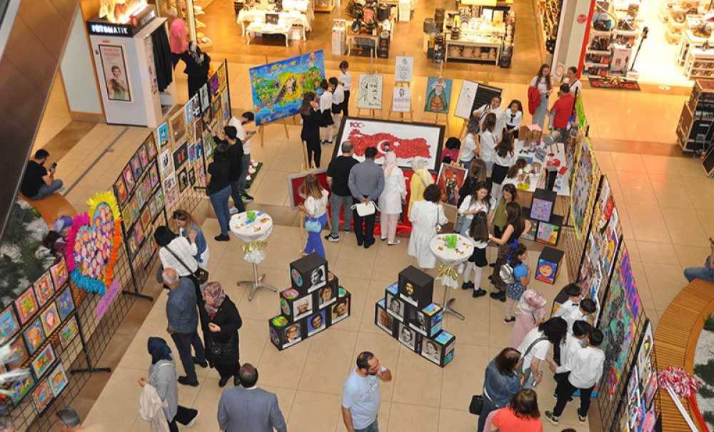 ‘Sevgi Temalı' Sergi Büyük Beğeni Topladı