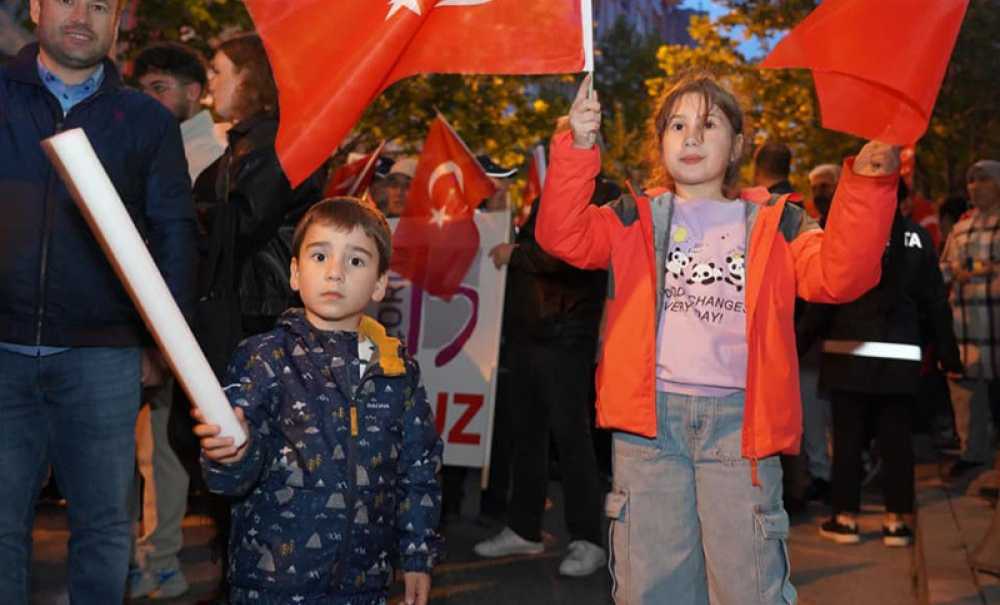 19 Mayıs Coşkusu Gece Boyunca Sürdü