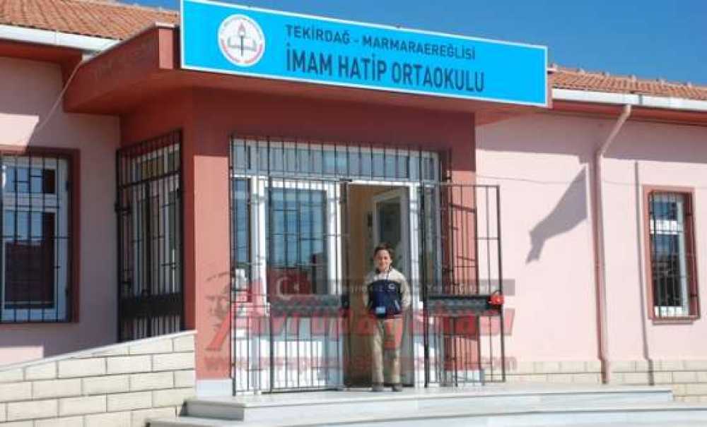 Kızılay'dan İmam Hatip Ortaokulu`na Yemekhane Çadırı