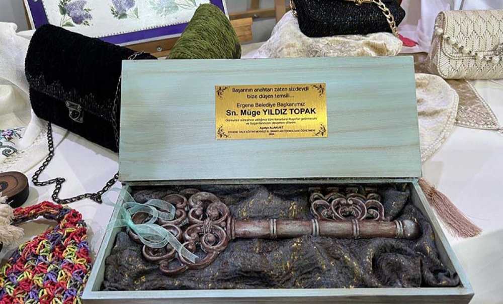 Ergene Halk Eğitim Merkezi Kursiyerlerinin Yıl Sonu Sergisi Büyük İlgi Gördü