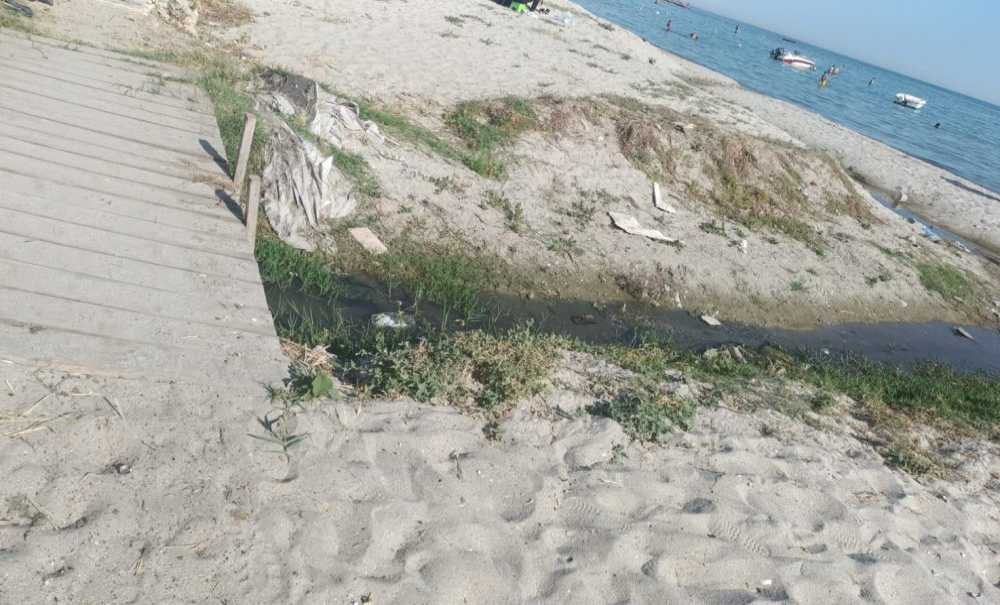 Sahil Ve Plajlar Pislik İçinde