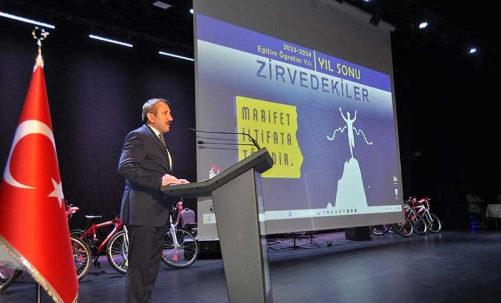 ‘Zirvedekiler' Ödül Töreni Düzenlendi