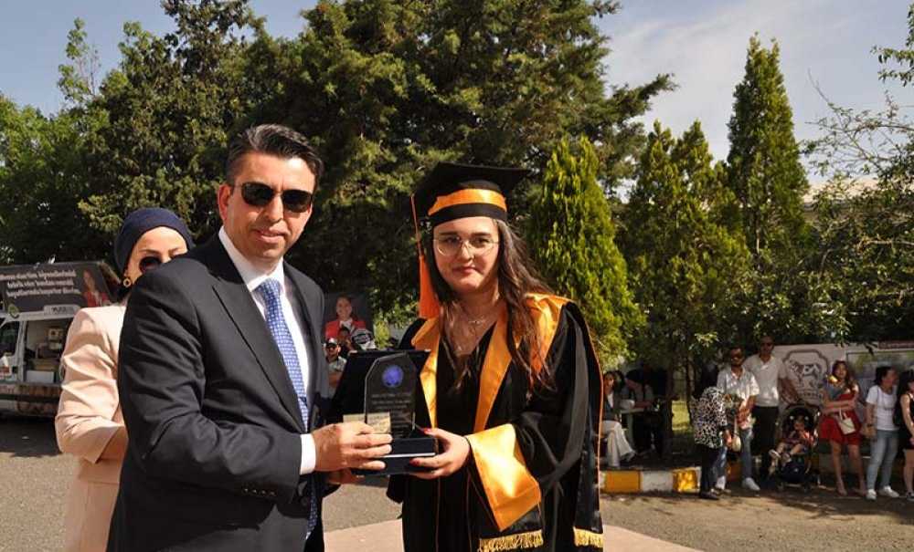 Yüksekokulda Mezuniyet Heyecanı Yaşandı