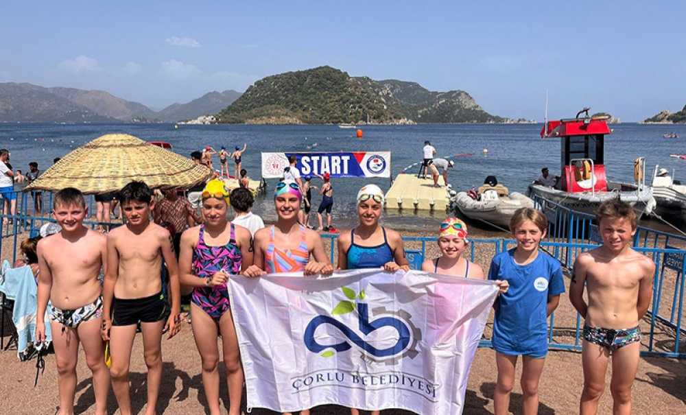 Çorlulu Yüzücüler Milli Formayı Giyecek