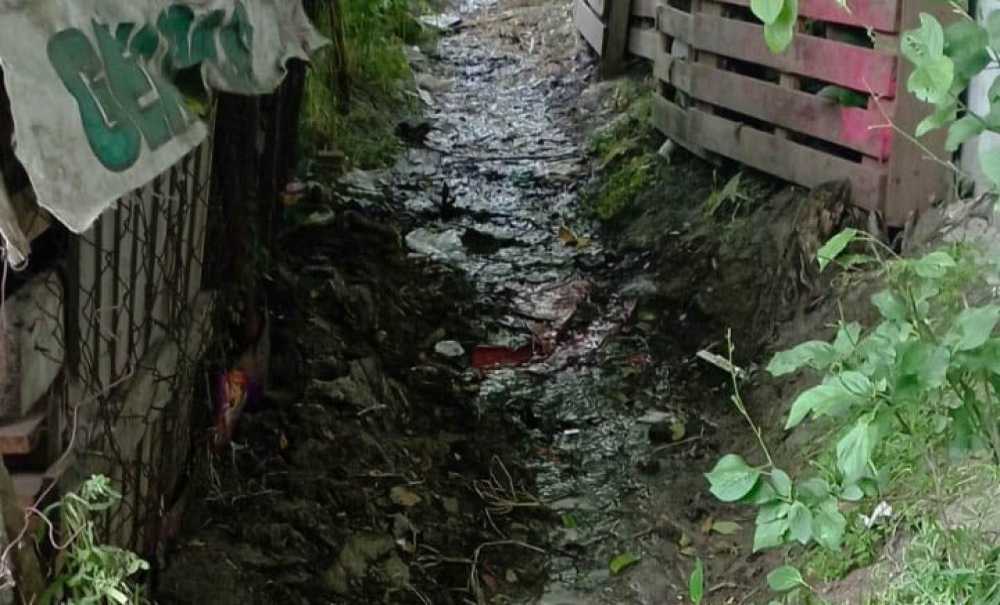 Mahalleli Lağım Sularına Tepki Gösterdi