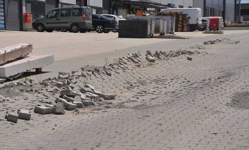 Çöken Yolun Yapılması Bekleniyor