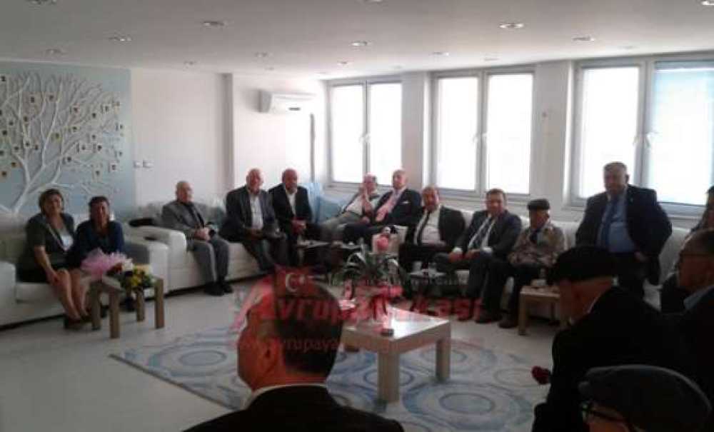 Muhtarlar Derneği`nden Huzurevine Ziyaret