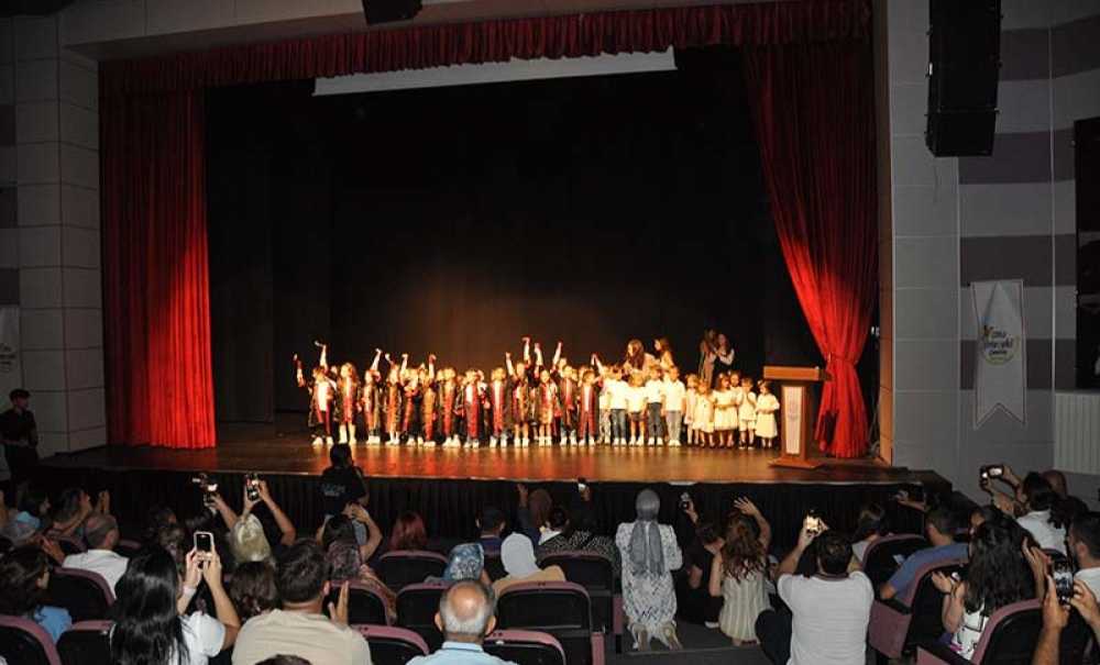 Minik Öğrencilerin Mezuniyet Heyecanı