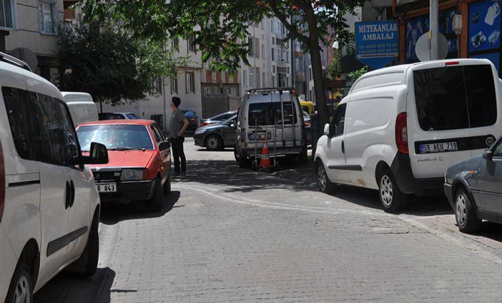 Dar Yollarda Trafik Felç Oluyor