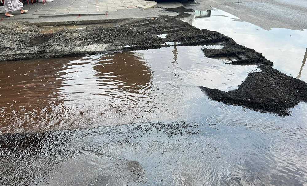 Su Patlağı Mahalleyi Sular Altında Bıraktı