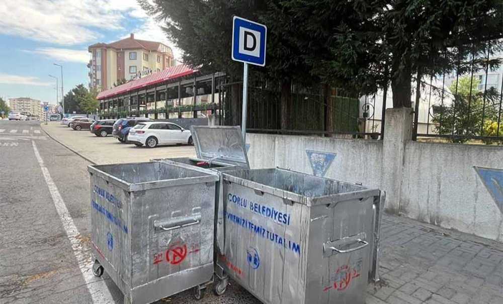Durakta Çöp Konteyneri Çilesi