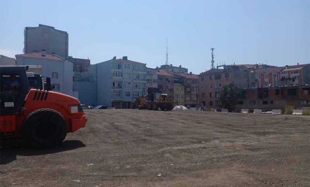 Büyükşehir Açık Otoparkın Zeminini Düzenledi