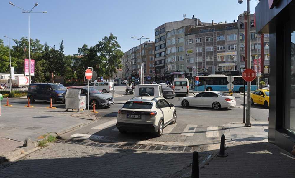Atatürk Meydanı'ndaki Kavşak Düzenleme Bekliyor