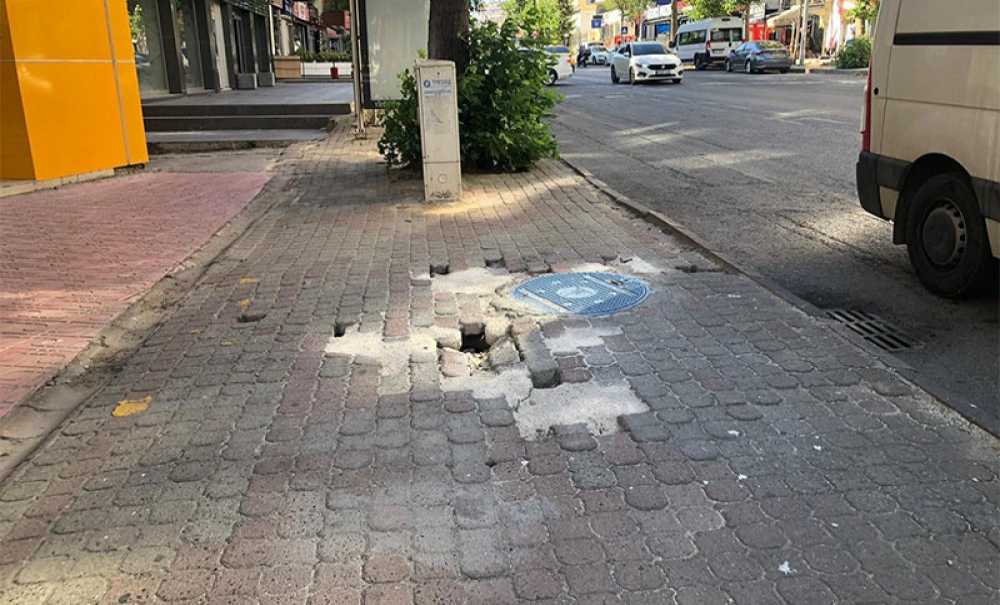 Kaldırım Çökmesinin Önüne Geçilemiyor