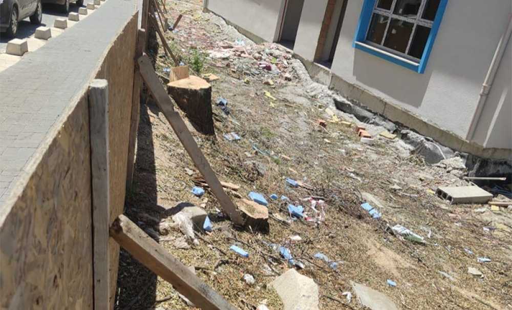 Okul Bahçesindeki Ağaçların Kesilmesine Tepki