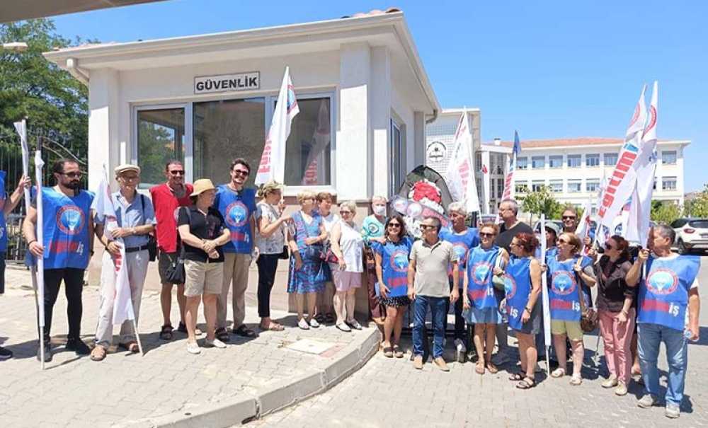 Eğitim İş Siyah Çelenk Bıraktı