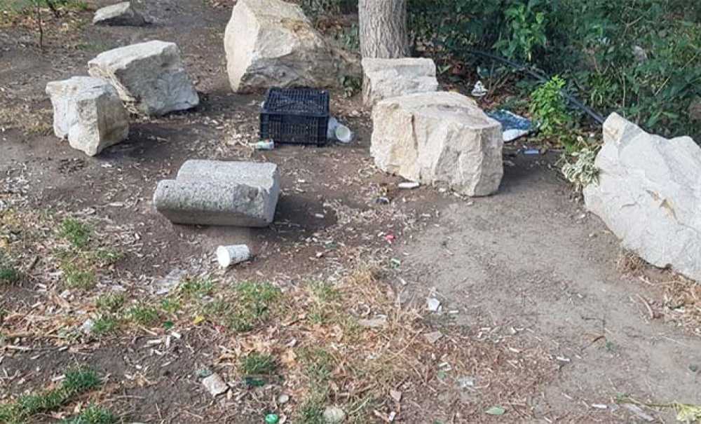 Parklar Pis Ve Bakımsız