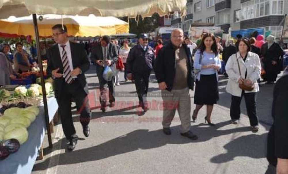 Gönüllerde Taht Kuruyor